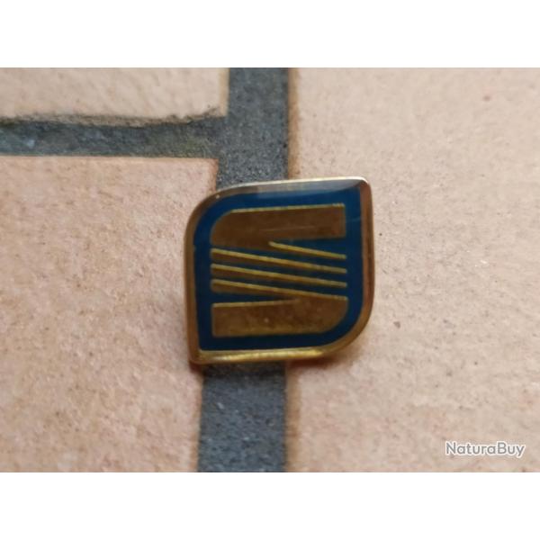 PINS BLASON SEAT VOITURE