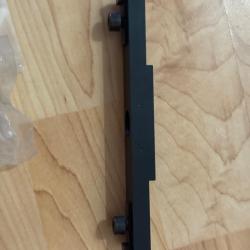 Rail pour pointeur laser pirat montage poignee garde main famas infanterie