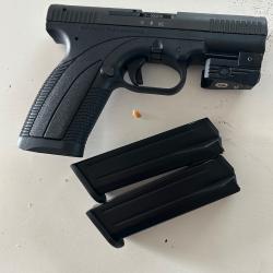 pistolet Caracal f calibre 9 × 19 mm