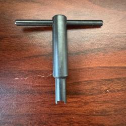 Clef pour démonter une cheminée de barillet de revolver à poudre