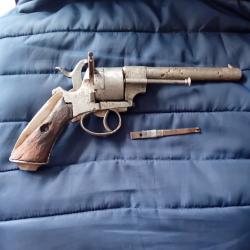 revolver lefaucheux piece de fouillePour restauration.