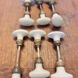 Lot d'ancienne poignée en porcelaine