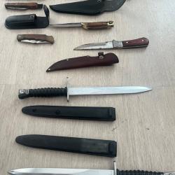 Collection de couteaux de chasse et dagues militaires avec étuis en cuir