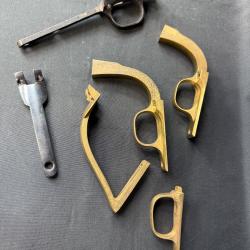 LOT DE CARCASSES ET PONTETS POUR UBERTI