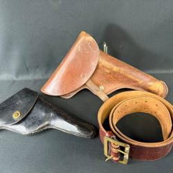 LOT 2 holsters (suisse?) et ceinturon