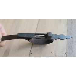 Ancien pontet fer forgé pour fusil chasse