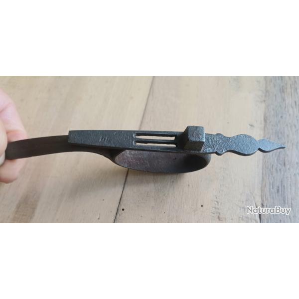 Ancien pontet fer forg pour fusil chasse