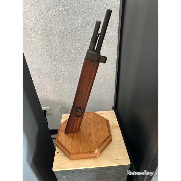 Superbe porte-fanion en bois avec mas36 et baionnette