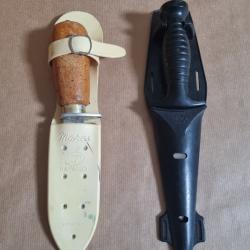 Lot de deux poignards de plongée.