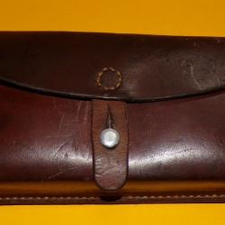 ARMEE SUISSE :ETUI EN CUIR POUR CARTOUCHIERE DE L'ARMEE SUISSE , DATE 1967  FABRICANT DANS LE TAMPON