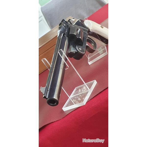 COFFRET SMITH WESSON 32.44 TARGET LUXE AVEC UNIQUE ACCESSOIRE EXCLUSIF À CE MODÈLE.