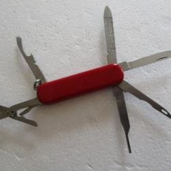 onglier wenger rouge