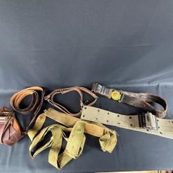 TRÈS GRAND LOT DE HOLSTERS, CEINTURES, BRETELLES DE FUSILS D'ÉPOQUE