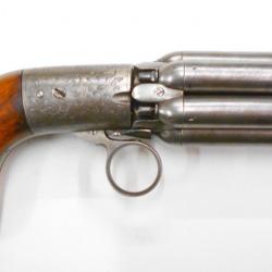 Très belle poivrière à six canons.