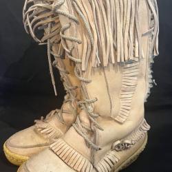 Jolie paire de mocassins montants ramenée de chez les hurons dans les années 90 taille 37/38