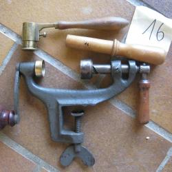 UN SERTISSEUR CAL 16 VERT