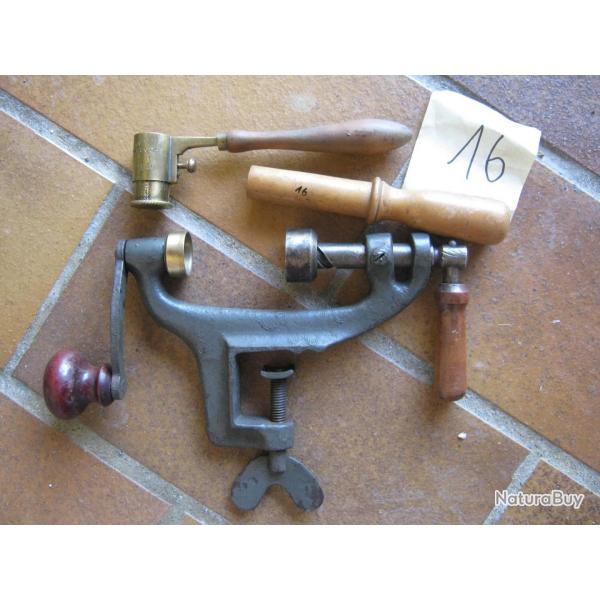 UN SERTISSEUR CAL 16 VERT