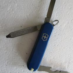 onglier victorinox bleu
