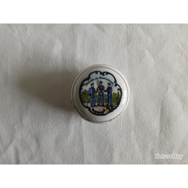 Divers - DE22649c Bonbonnire rservistes trinquant