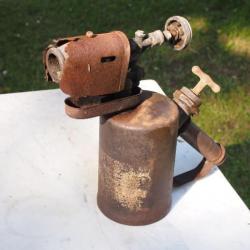 authentique lampe de préchauffage blindé  provenance Normandie 44