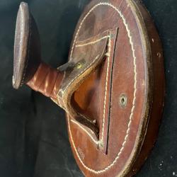 Porte chapeau cow-boy artisanal en forme de pommeau et corne de selle