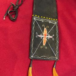 Sac en peau de cerf orné de quill piquant de porc epic iroquois objiway style 18 eme indien
