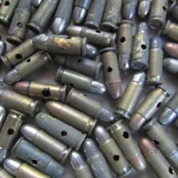 lot de 5  munitions 6.35 d'époque neutralisées percées percutées 25 acp vrac