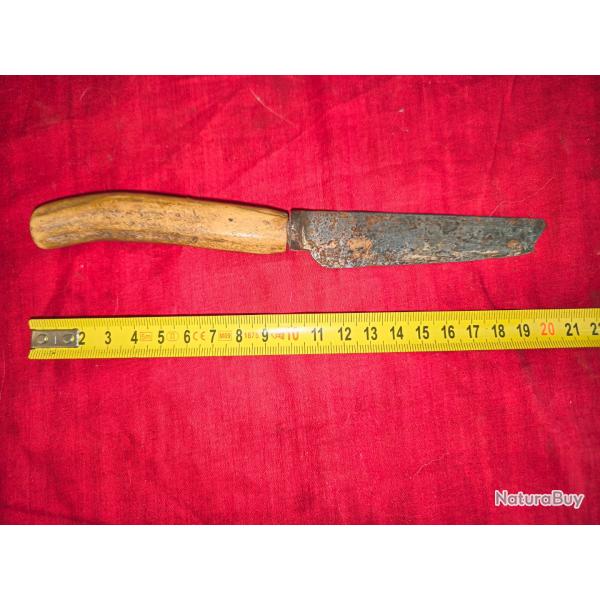 Trs ancien couteau Mappin and webb mont sur bois de cervid. Pointe de lame casse. 20 cm de long