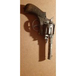 Énorme revolver bulldog 9coups calibre 8mm à restaurer