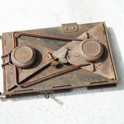 ARMÉE FRANÇAISE - Lanterne à bougie - lampe pliante Montjardet manque un mica - WWI ref BAG25MON001