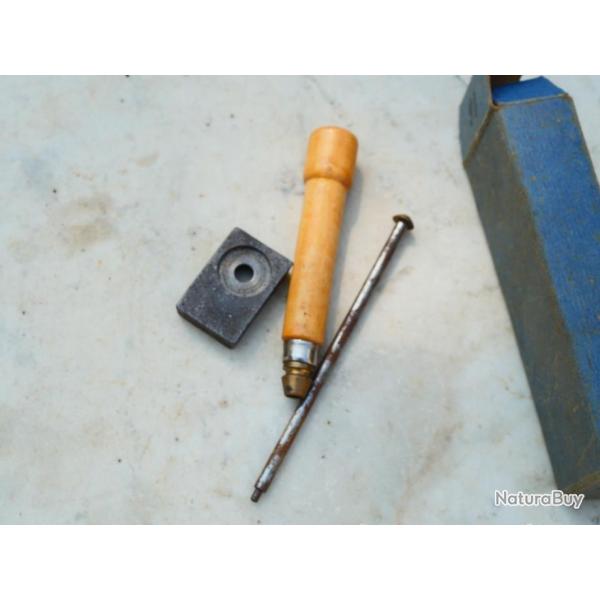 CHASSE rechargement - Excellent dsamorceur  clou en CAL 16 Neuf et boite des annes 1930/40