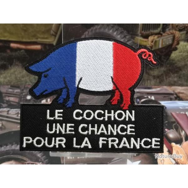 Le cochon une chance pour la France - Hauteur : 70 mm Largeur : 85 mm à coudre ou à thermocoller