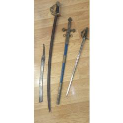 Armes blanches à restaurer et compléter.