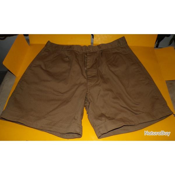 SHORT DE TYPE DE L'ARMEE FRANCAISE , DE FABRICATION ACTUELLE , TAILLE 88 SOIT EN CIVIL 44 OU L ,AVEC