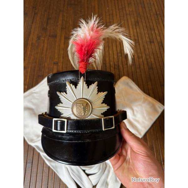 TRS BEAU SHAKO DE POLICE ALLEMANDE DU SCHLESWIG-HOLSTEIN 1945 a 1955 AVEC SA PAIRE DE GANTS