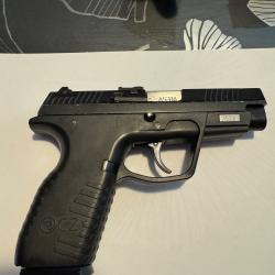 Pistolet CZ 100