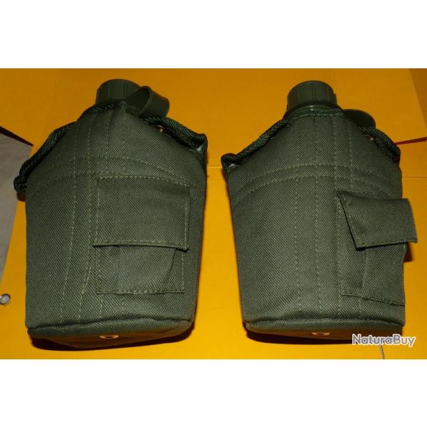 LOT DE 2 GOURDES MILITAIRES EN PLASTIQUE ET SON ETUI KAKI DE TYPE U.S , LES GOURDES SONT NEUVES FABR
