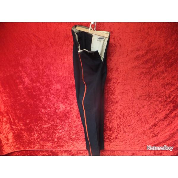 Ancien costume militaire.  pantalon militaire                                              (A9)