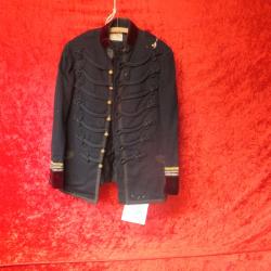 Ancien costume militaire.  dolman                                              (B8)