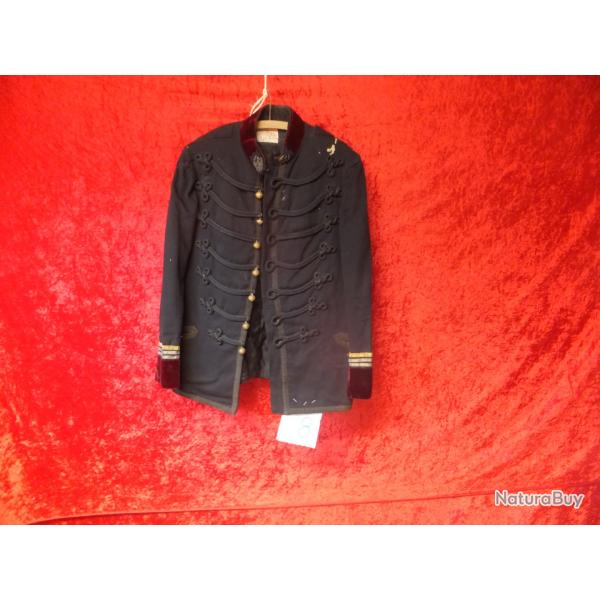 Ancien costume militaire.  dolman                                              (B8)