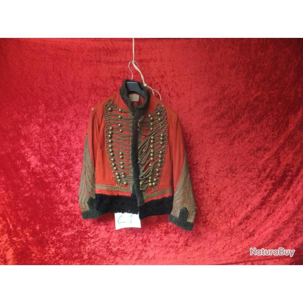 Ancien costume militaire.  dolman                                              (C1)