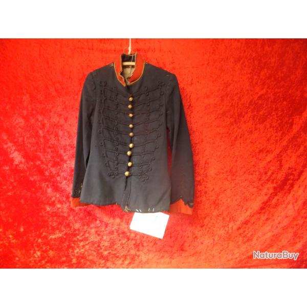 Ancien costume militaire.  dolman                                              (C5)