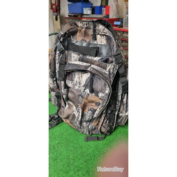 SAC A DOS MULTIPOCHES CAMO 25 LITRES
