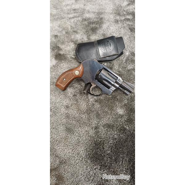 Revolver Smith et Wesson Modle 49 bodyguard