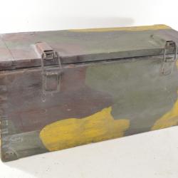 Ancienne caisse à munitions militaire repeinte