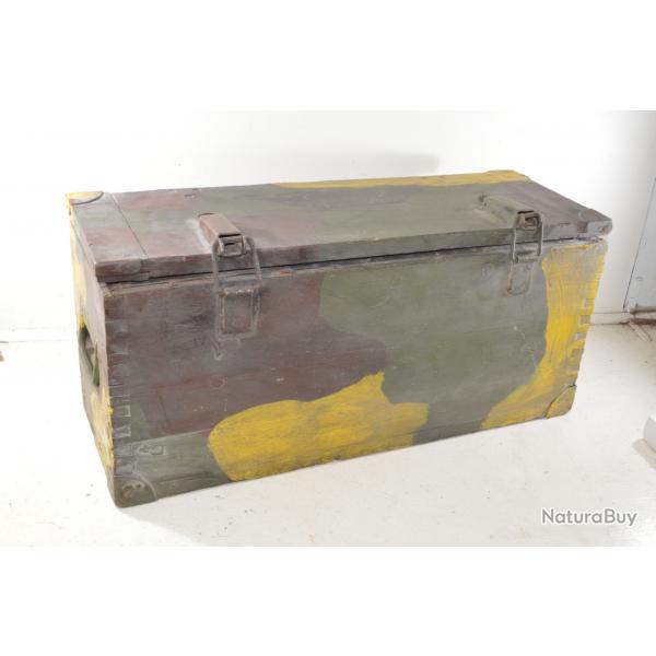 Ancienne caisse  munitions militaire repeinte