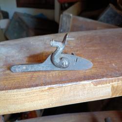 Platine ancienne gravée