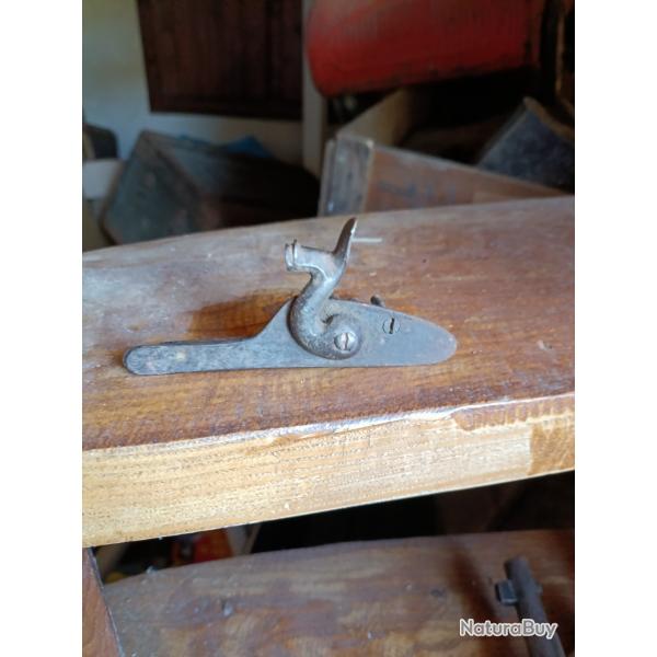 Platine ancienne grave