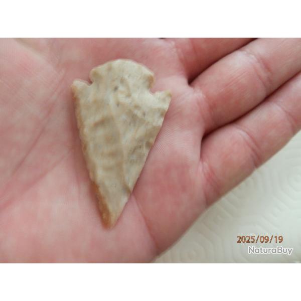 Pointe de fleche silex