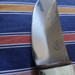 COUTEAU DE CHASSE ARTISANAL  LAME FIXE.